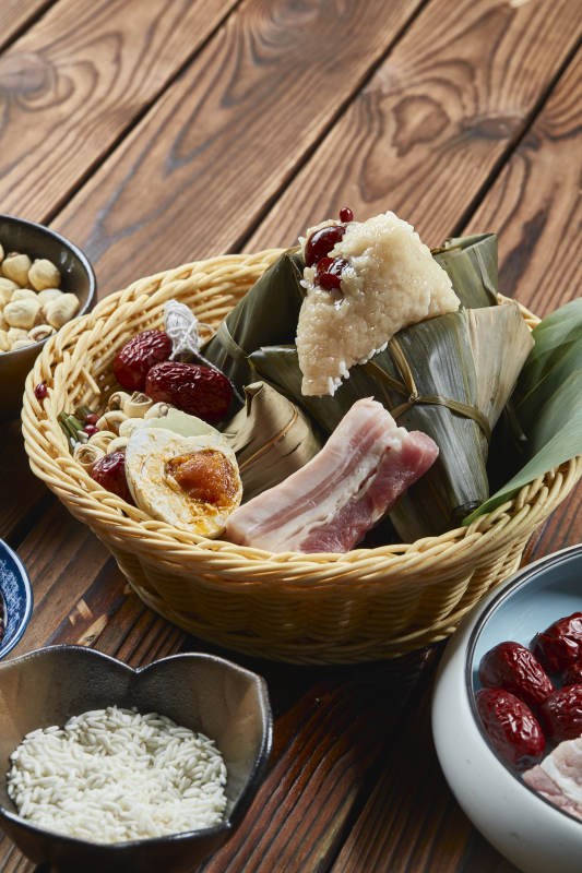端午节的粽子和原材料图片