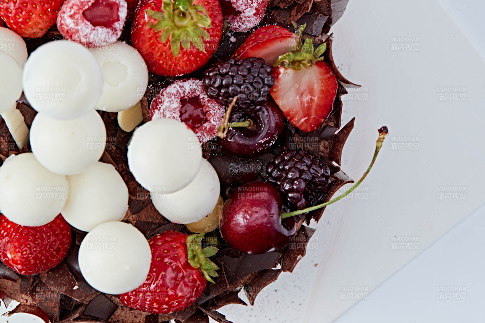 法式鲜果浓香黑森林巧克力生日蛋糕图片