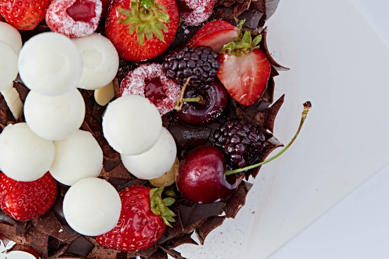 法式鲜果浓香黑森林巧克力生日蛋糕图片