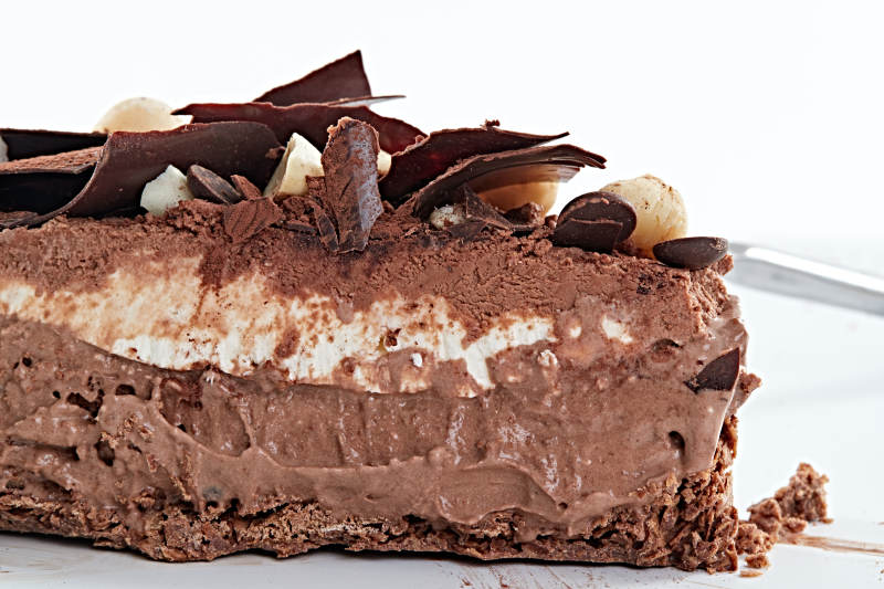 可可散粉黑森林坚果冰淇淋蛋糕图片