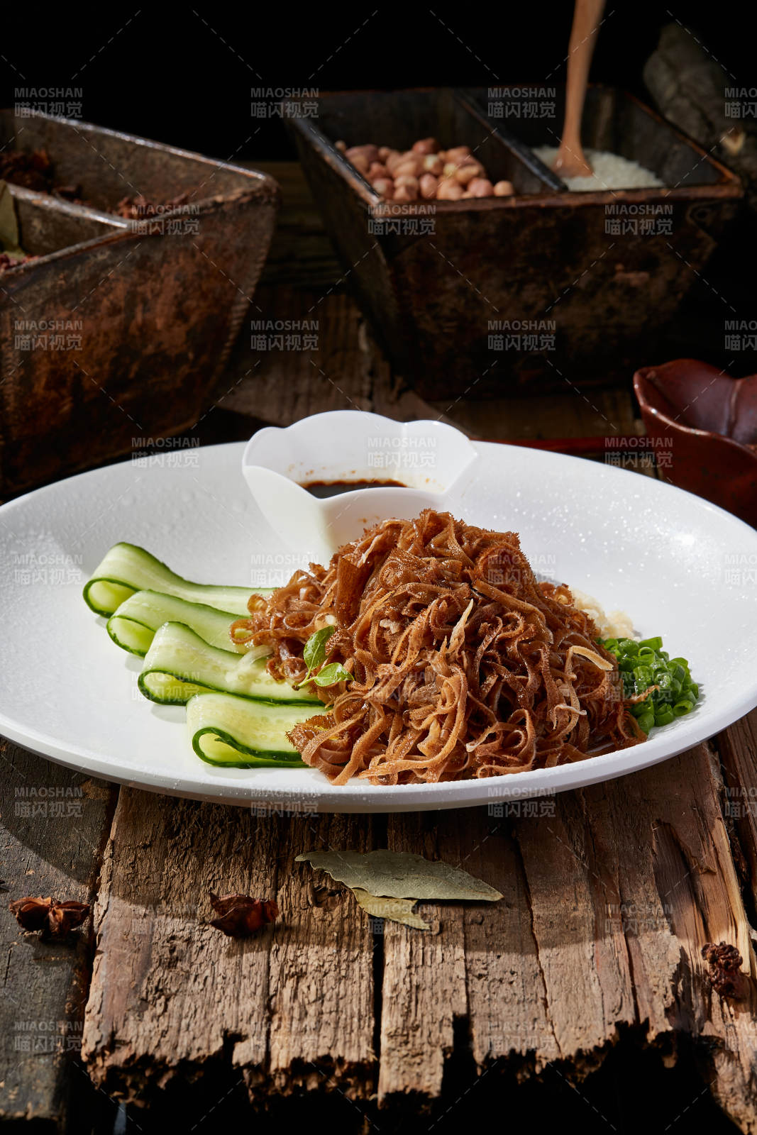 蘸汁卤味毛肚丝图片