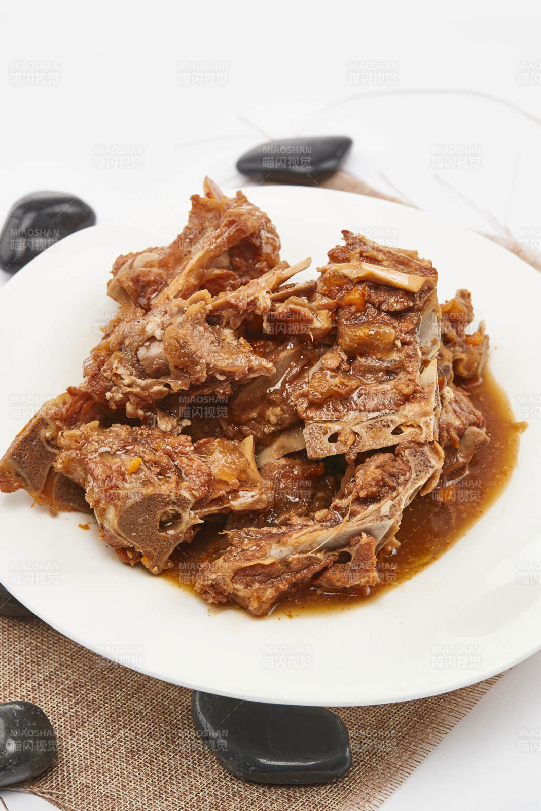 家常酱炖牛筋头巴脑图片