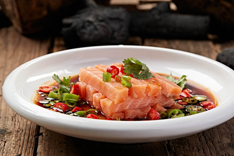 浇汁刺身三文鱼图片