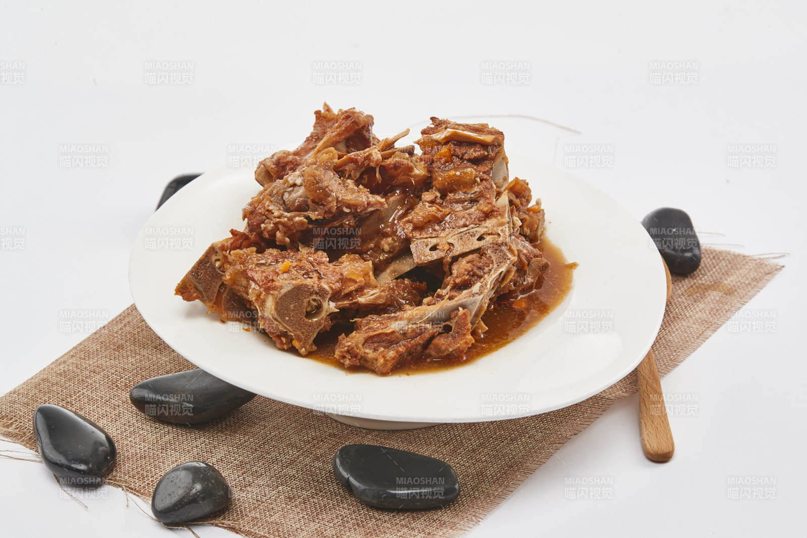 家常酱炖牛筋头巴脑图片