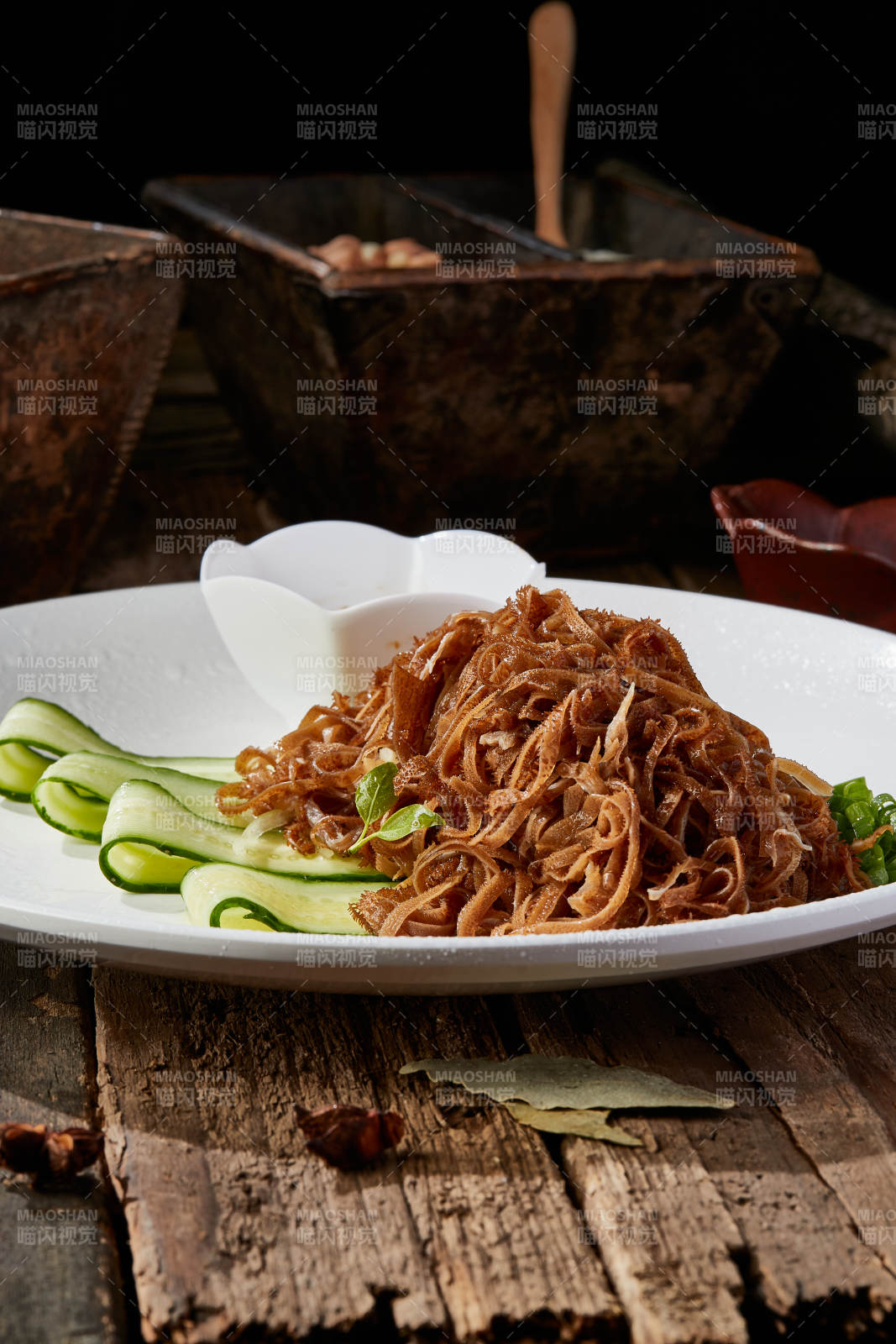 蘸汁卤味毛肚丝图片