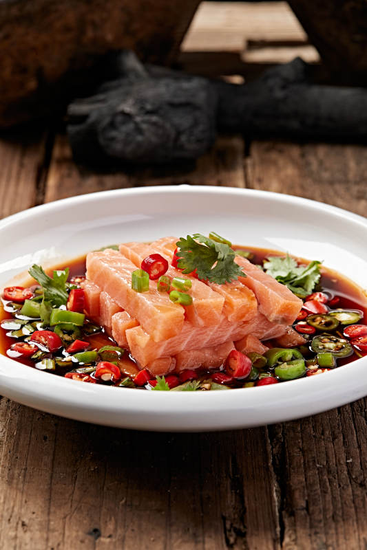 浇汁刺身三文鱼图片