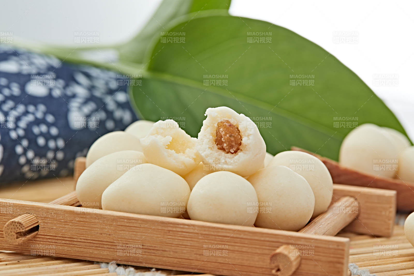 浓香甜美滋味浓郁的蒙族牛奶制品特写图片