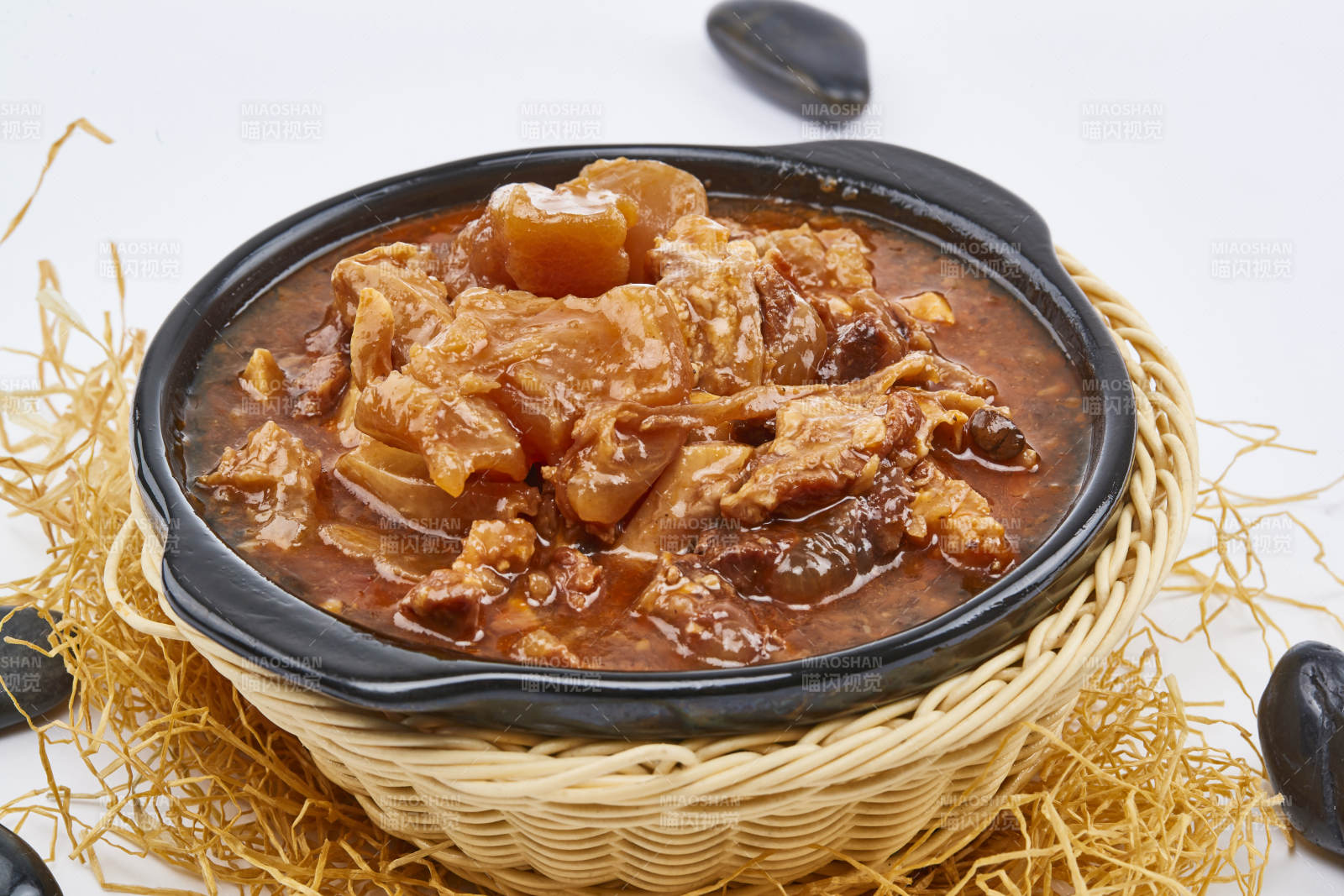 家常酱炖牛筋头巴脑图片