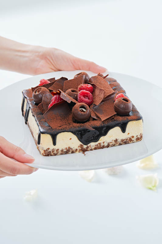 可可撒粉黑巧克力奶酪慕斯蛋糕图片