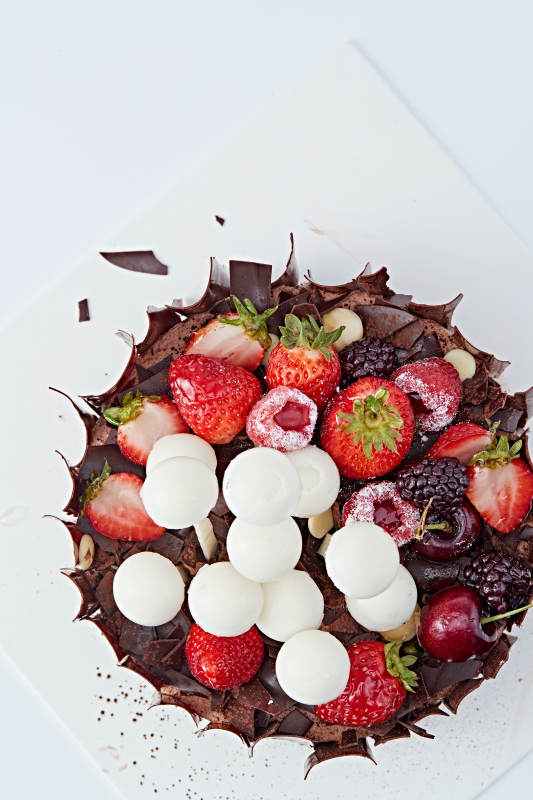 法式鲜果浓香黑森林巧克力生日蛋糕图片