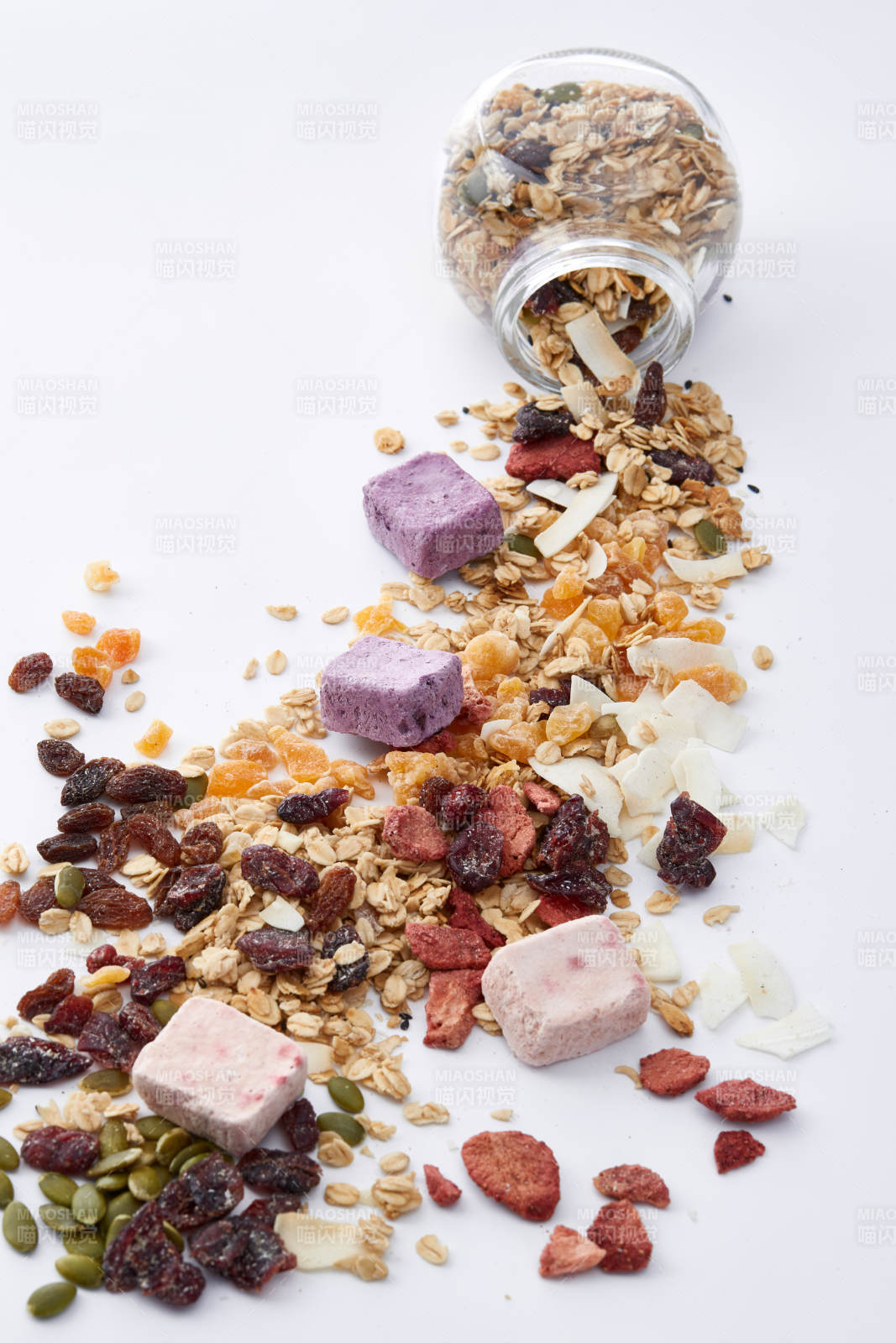 美味健康的营养早餐坚果混合烤燕麦图片