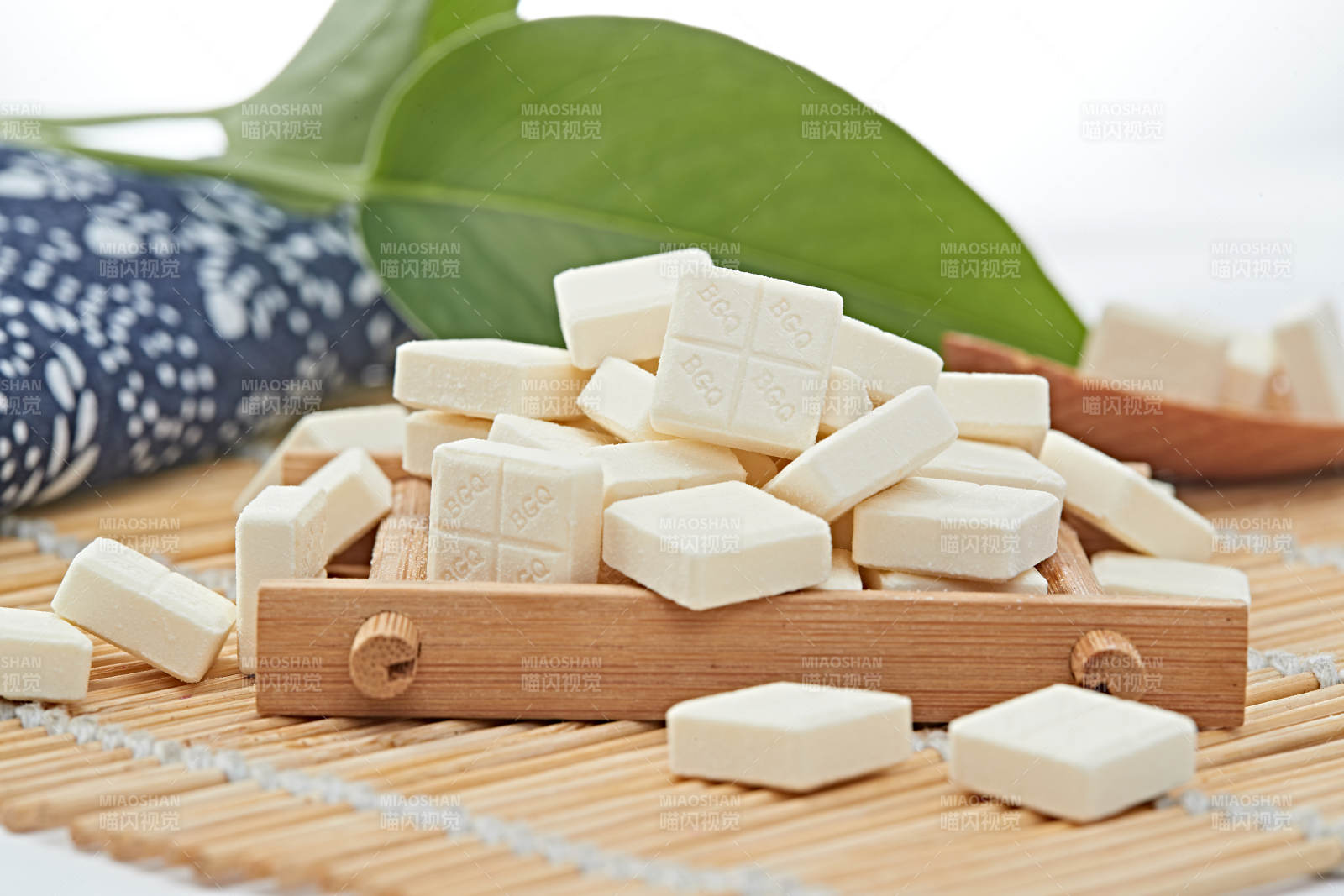 浓香甜美滋味浓郁的蒙族牛奶制品特写图片