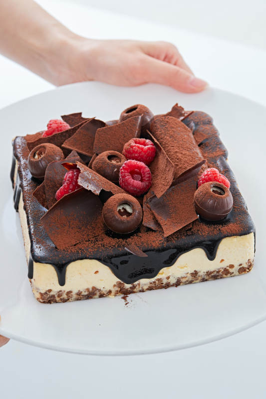 可可撒粉黑巧克力奶酪慕斯蛋糕图片