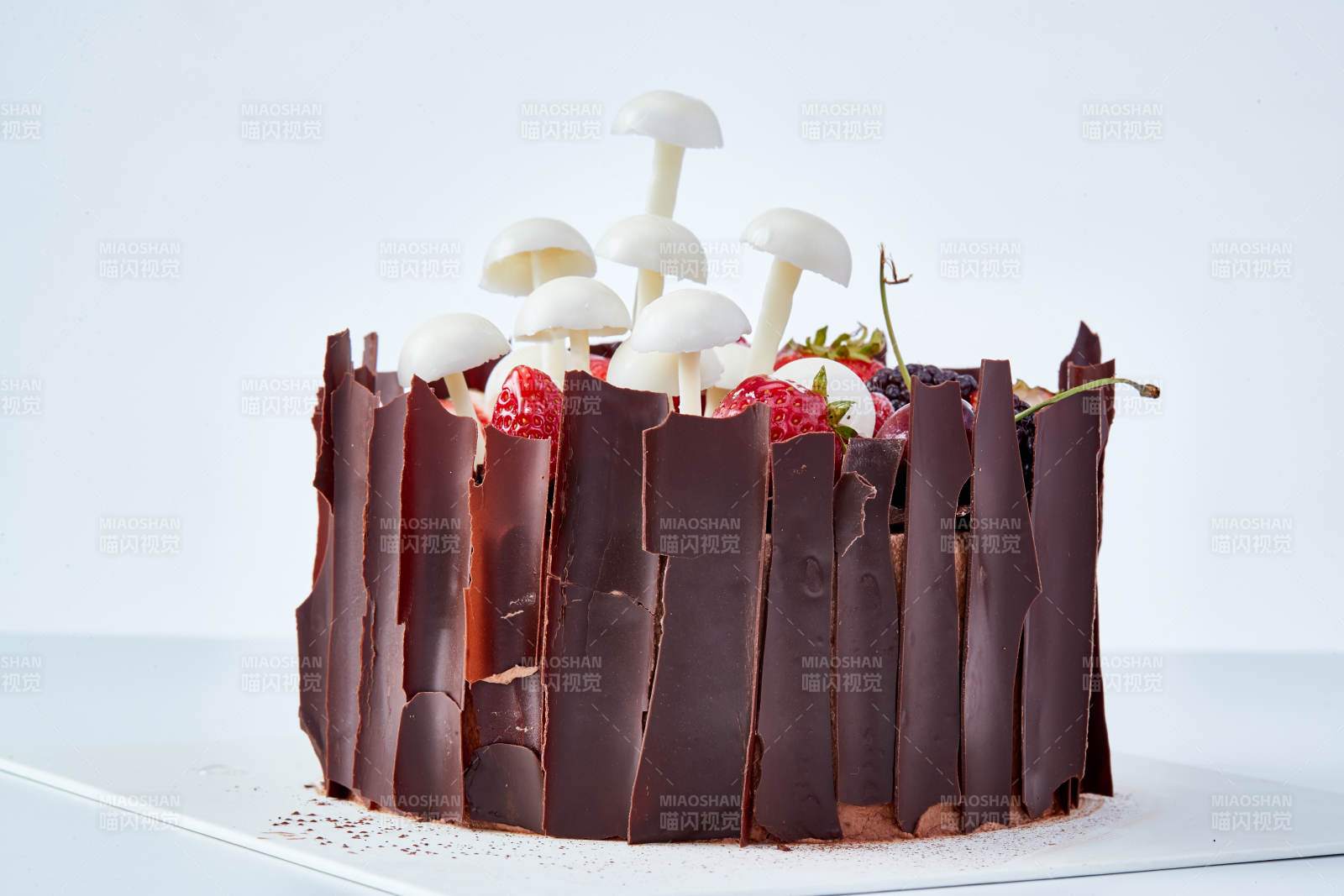 法式鲜果浓香黑森林巧克力生日蛋糕图片