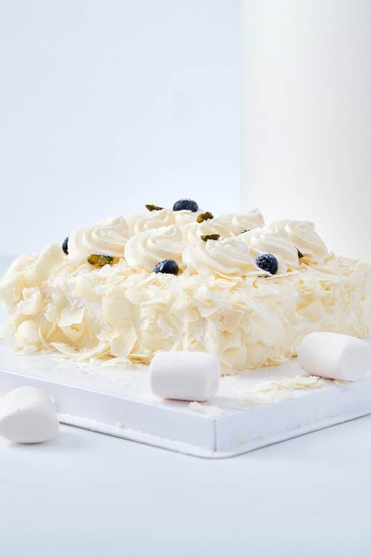 蓝莓白巧克力鲜奶慕斯榴莲蛋糕图片