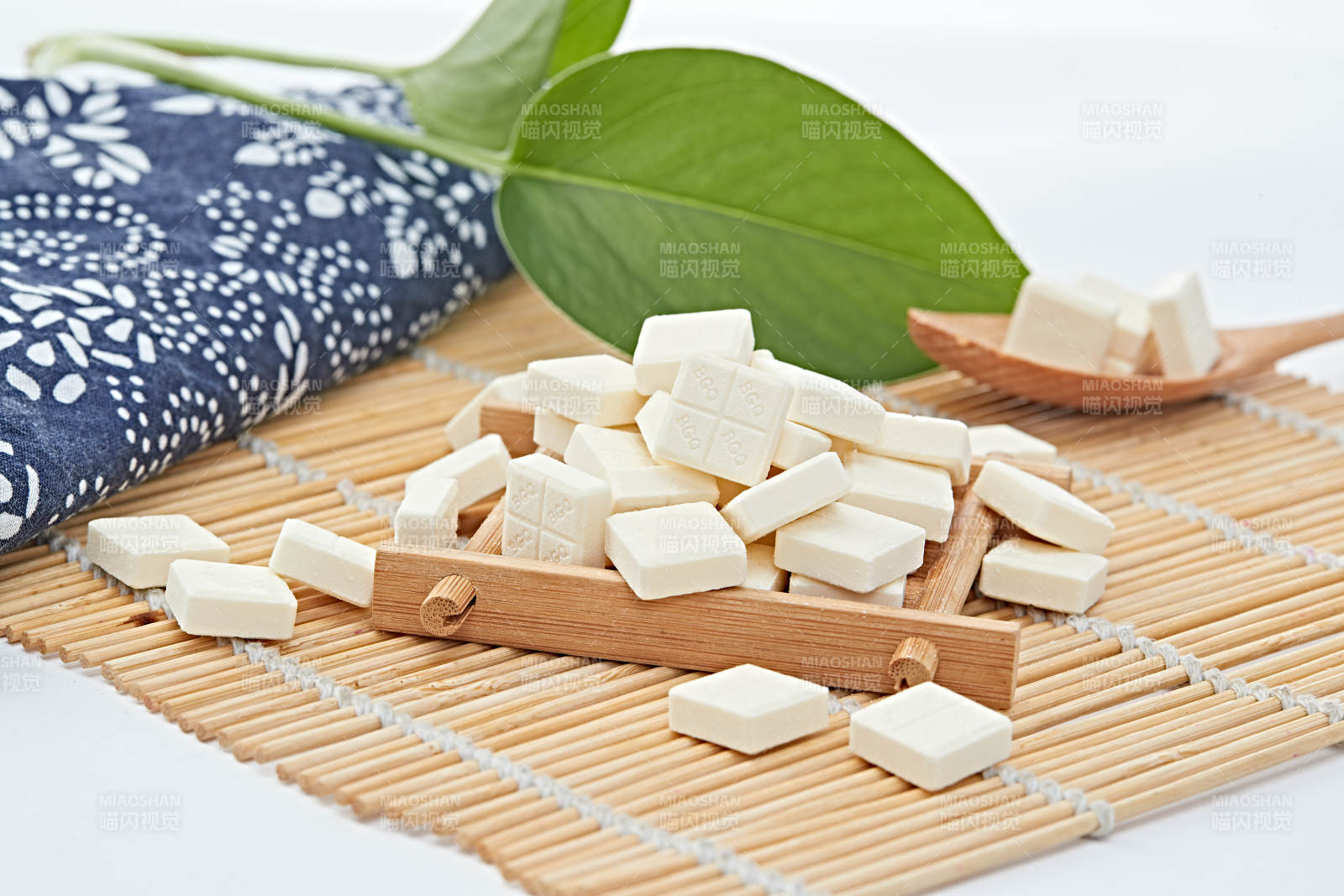 浓香甜美滋味浓郁的蒙族牛奶制品特写图片