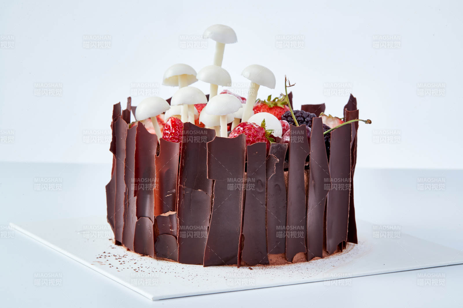 法式鲜果浓香黑森林巧克力生日蛋糕图片