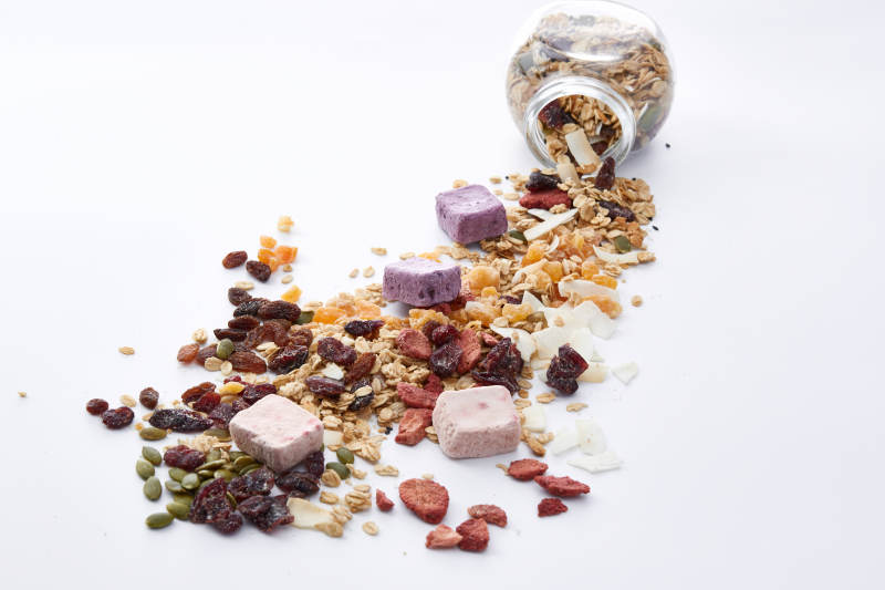 美味健康的营养早餐坚果混合烤燕麦图片