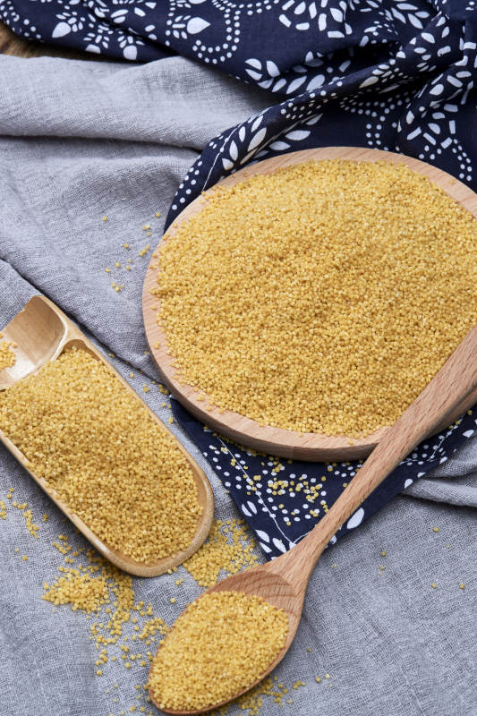 质量上乘的金黄小米粟米图片