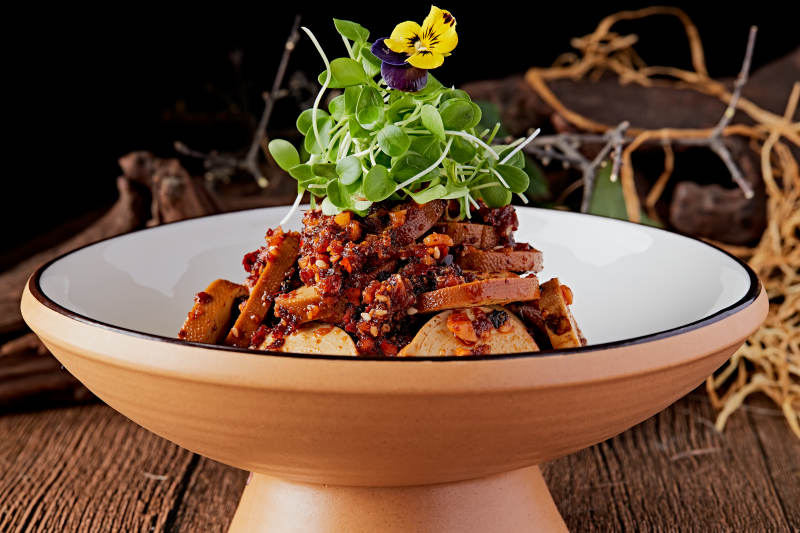 豆苗辣酱熏豆皮卷图片