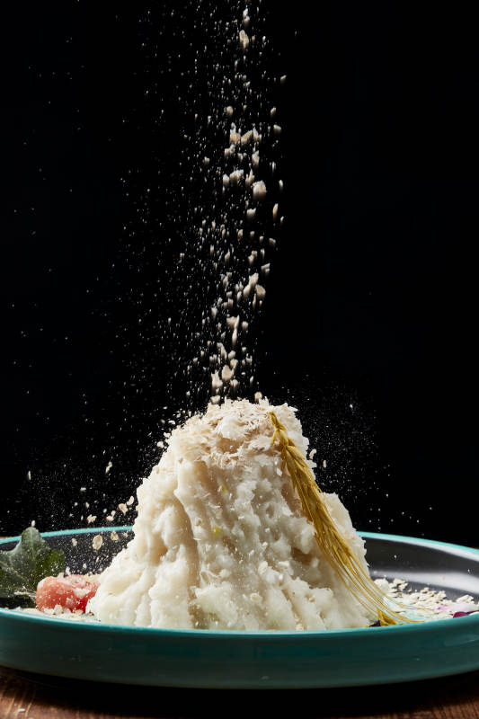 传统健康美食营养土豆泥配薯片图片