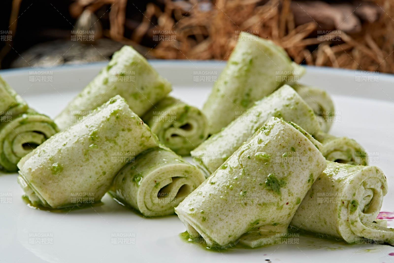香椿苗酱豆卷图片