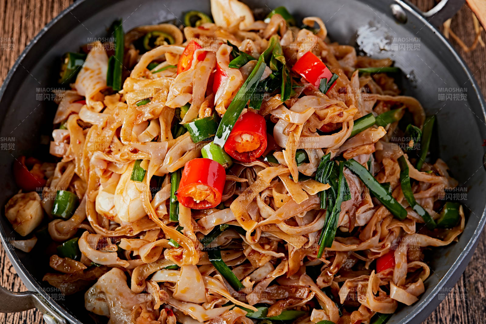 香辣蒜味锅仔扇耳菌图片