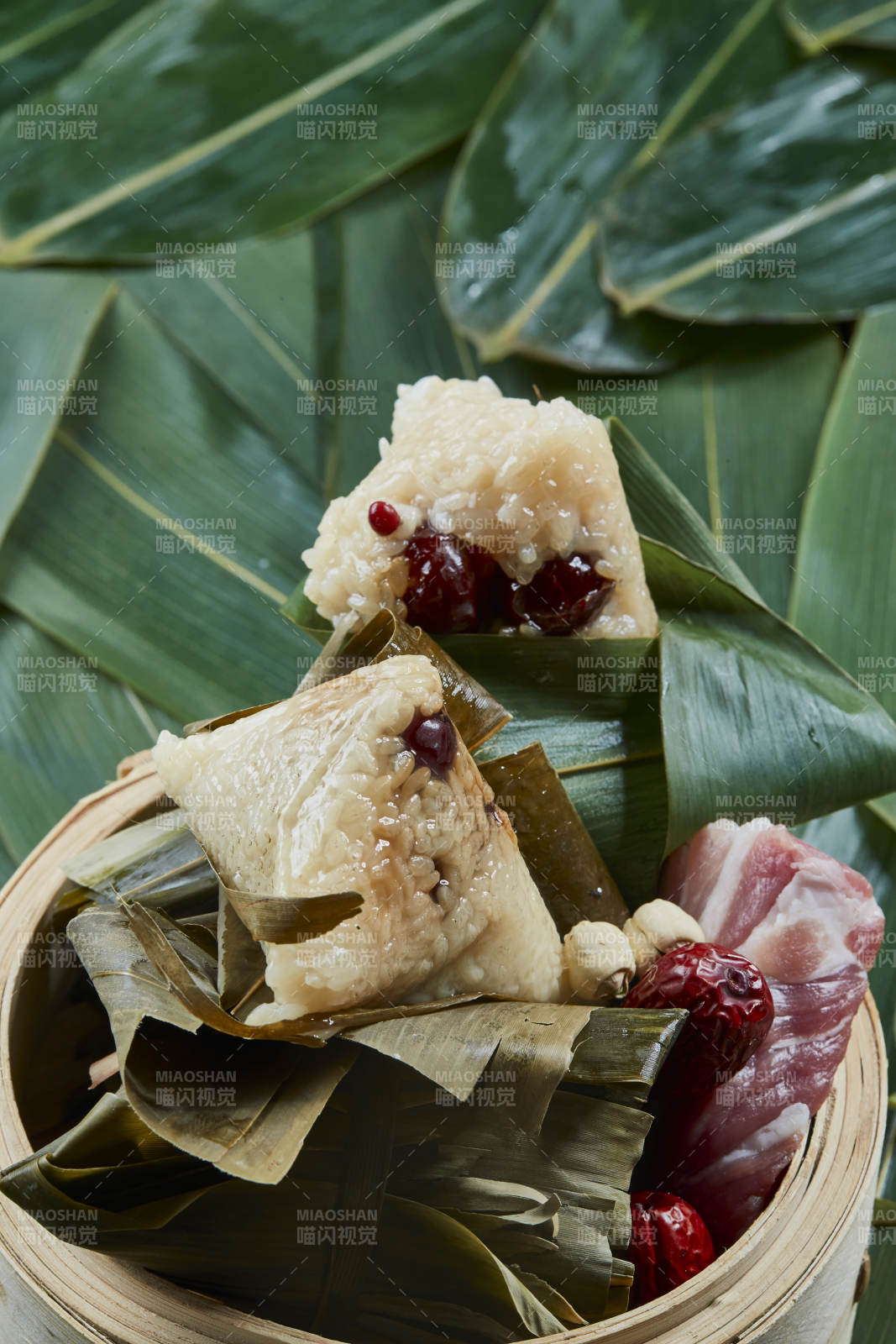 端午节的粽子和原材料图片
