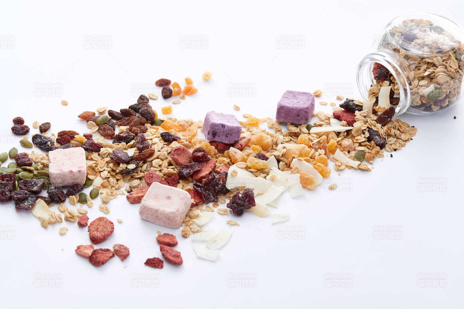 美味健康的营养早餐坚果混合烤燕麦图片