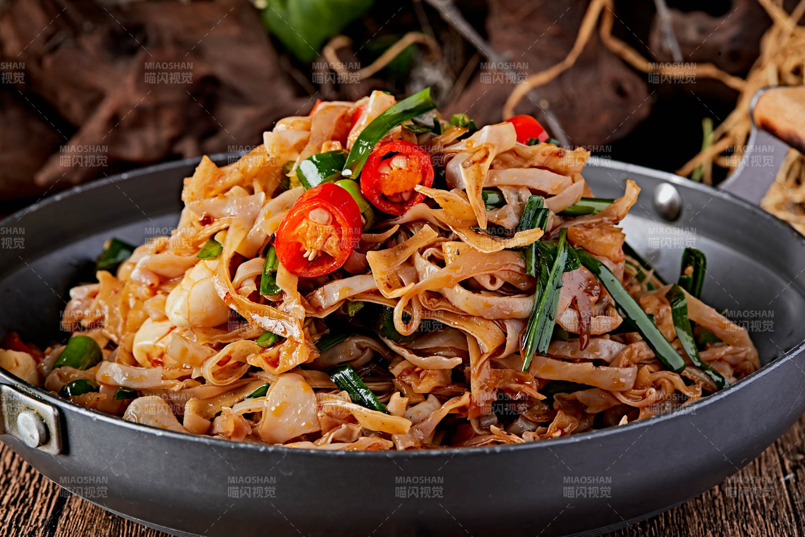 香辣蒜味锅仔扇耳菌图片