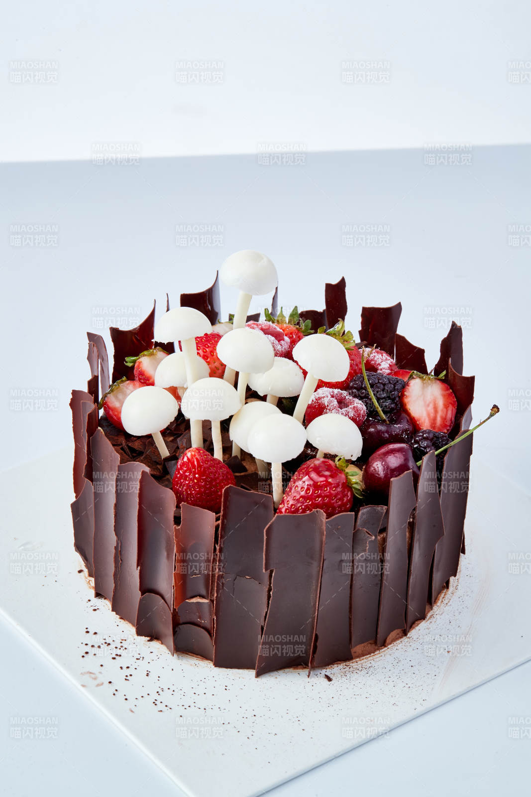 法式鲜果浓香黑森林巧克力生日蛋糕图片