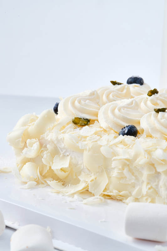 蓝莓白巧克力鲜奶慕斯榴莲蛋糕图片