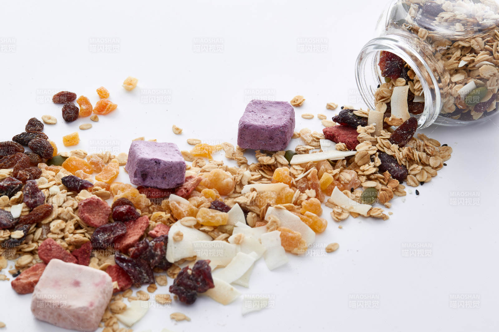 美味健康的营养早餐坚果混合烤燕麦图片