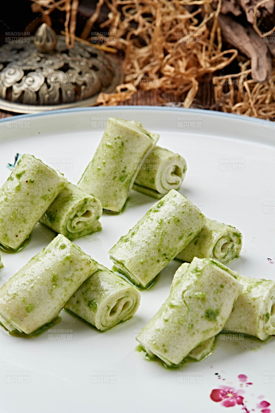 香椿苗酱豆卷图片
