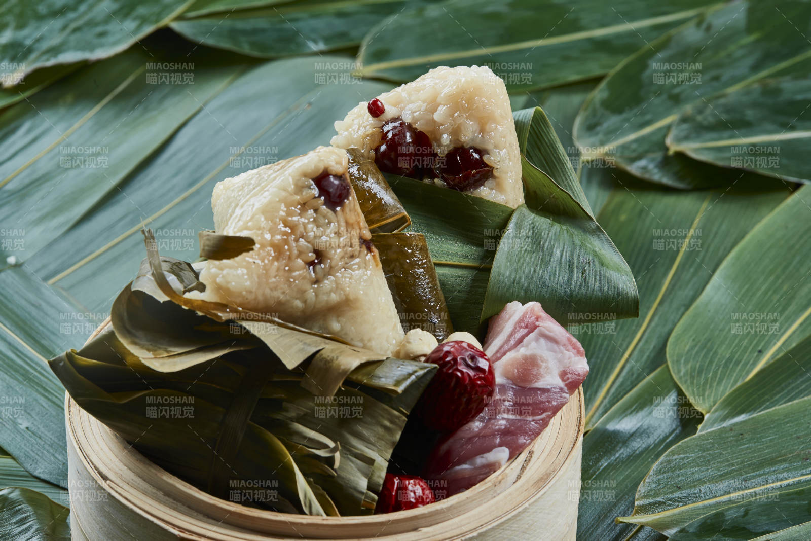 端午节的粽子和原材料图片