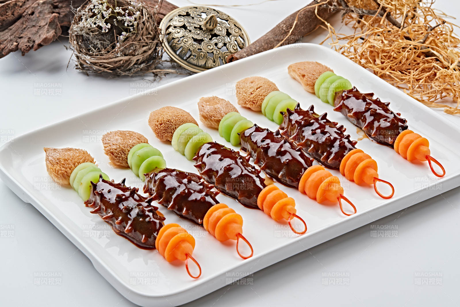 毛笔造型的浇汁梅花参图片