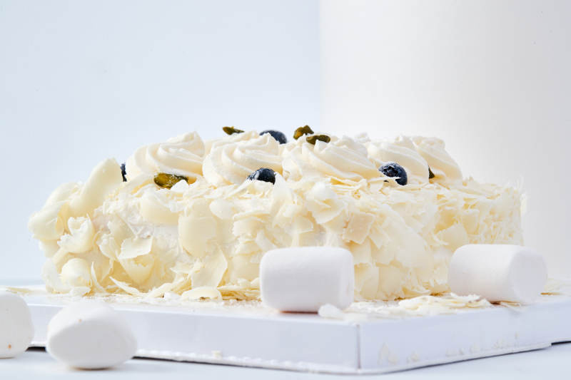 蓝莓白巧克力鲜奶慕斯榴莲蛋糕图片