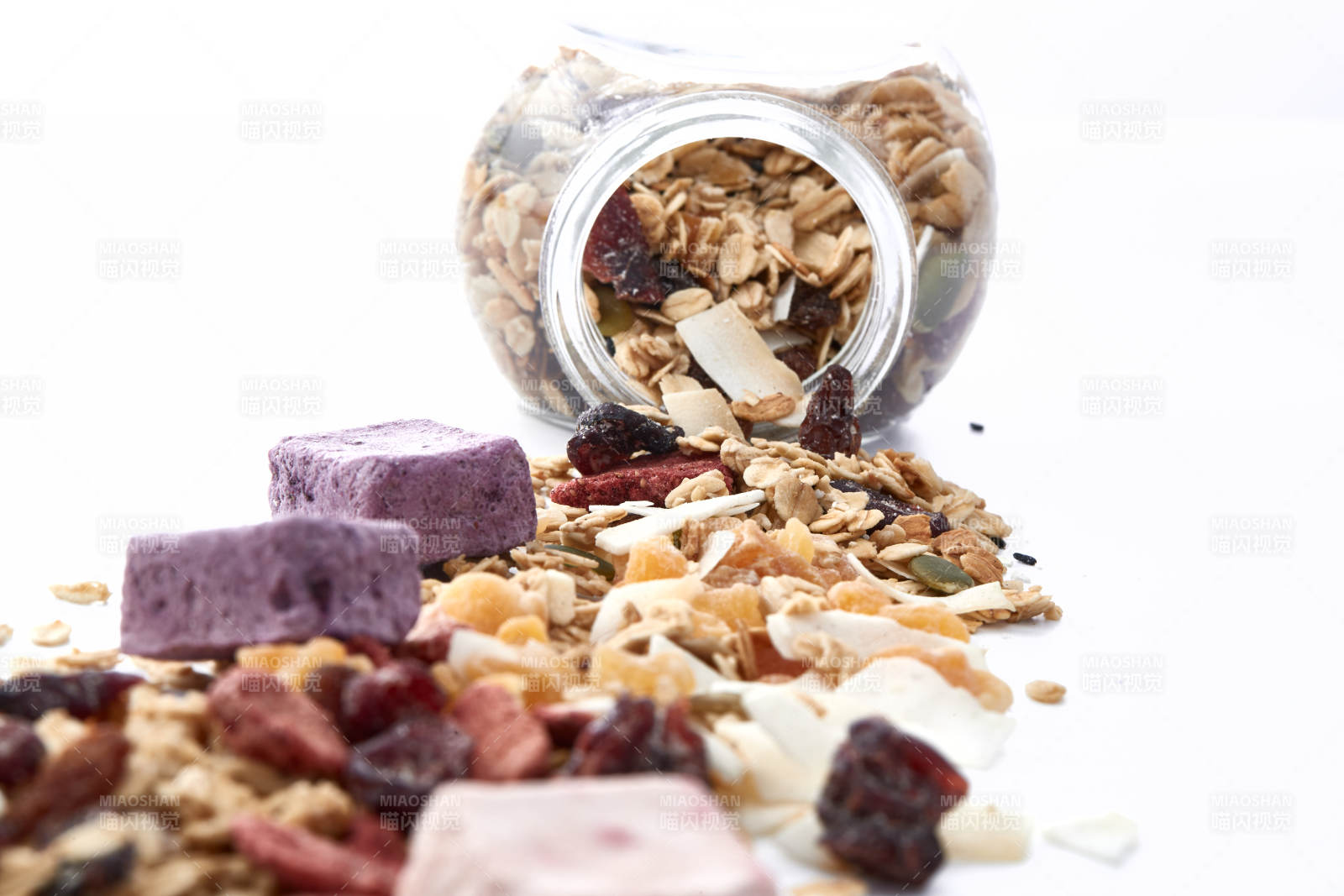 美味健康的营养早餐坚果混合烤燕麦图片