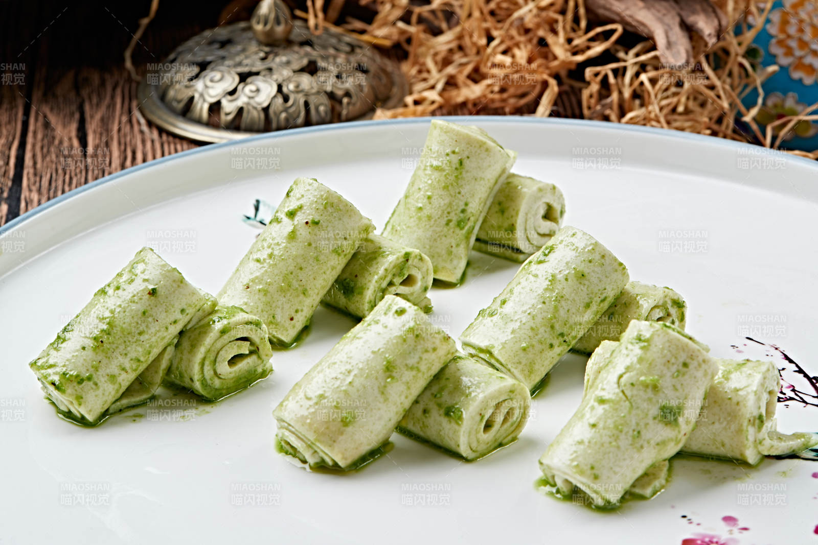 香椿苗酱豆卷图片