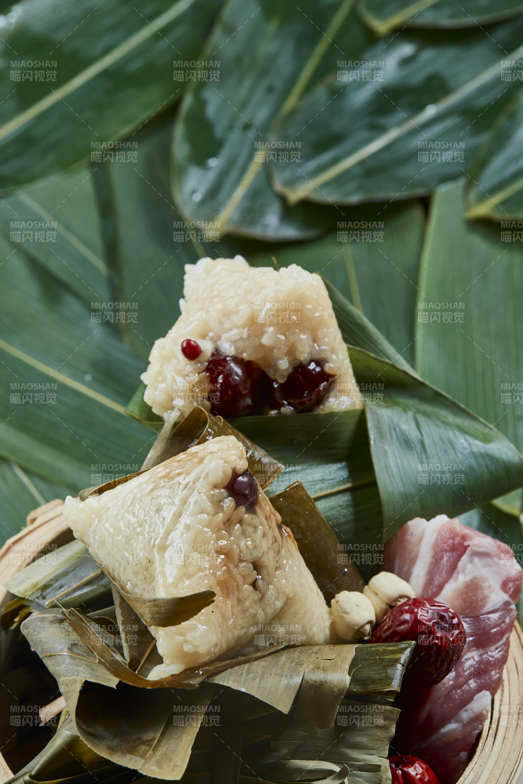 端午节的粽子和原材料图片