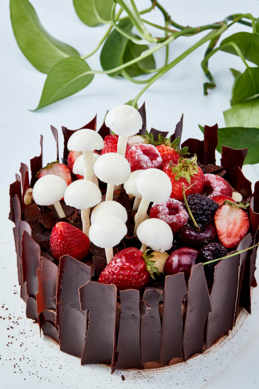 法式鲜果浓香黑森林巧克力生日蛋糕图片