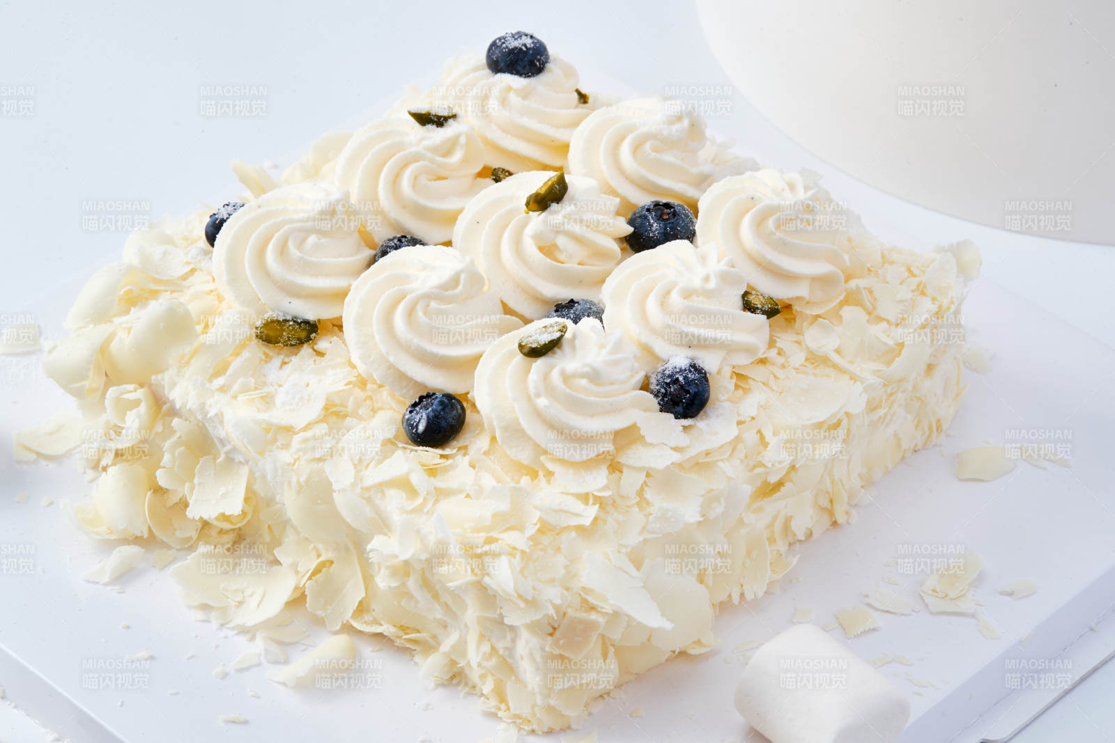 蓝莓白巧克力鲜奶慕斯榴莲蛋糕图片