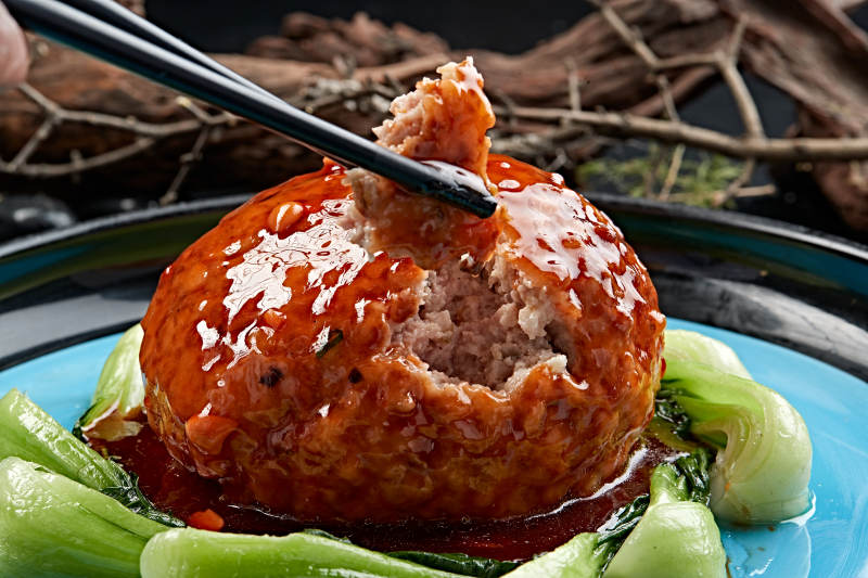 沧州名菜红烧铁狮子头图片