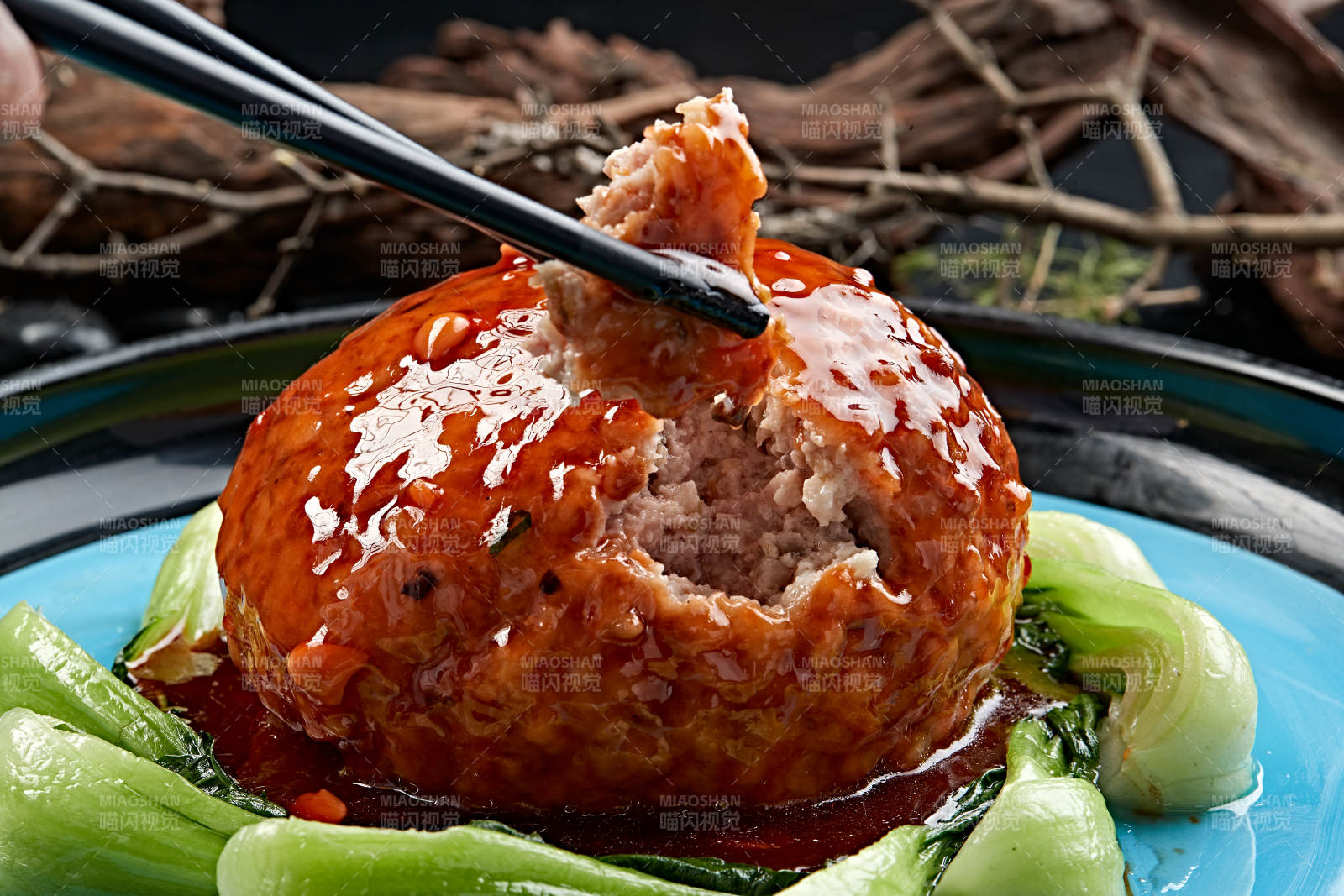 沧州名菜红烧铁狮子头图片