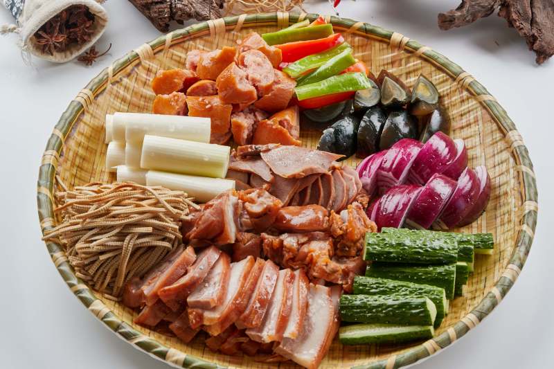 竹制笸箩装的农家大丰收图片