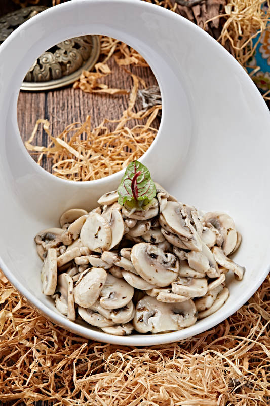 炝拌塞外白口蘑图片