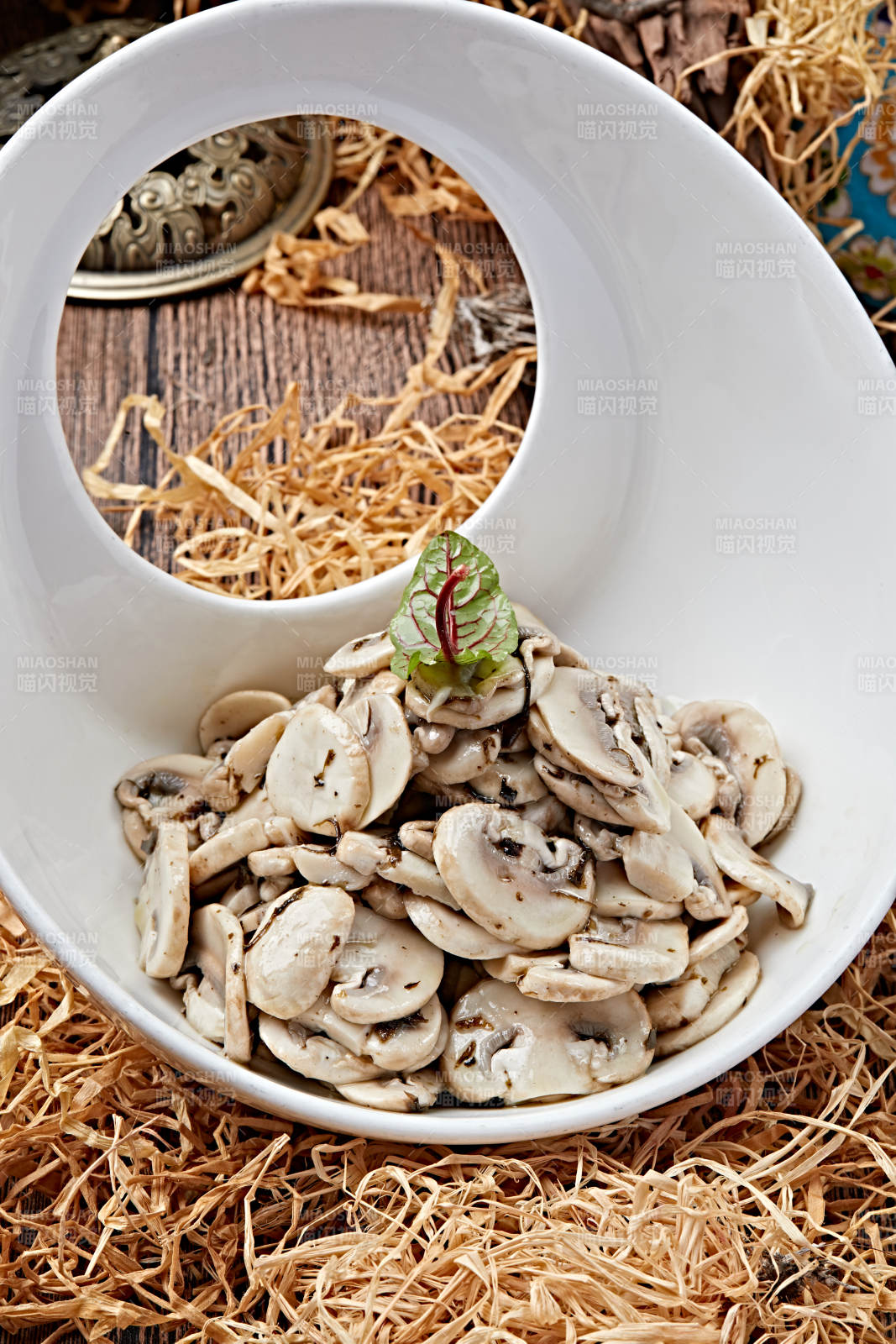炝拌塞外白口蘑图片