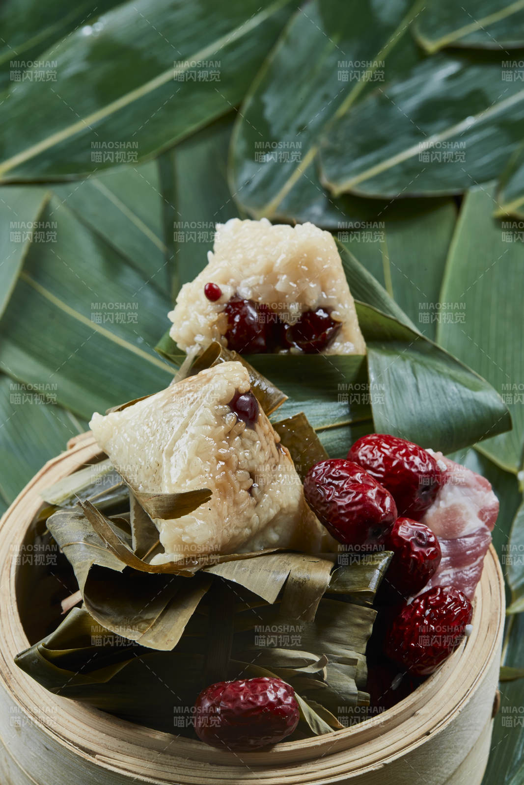 端午节的粽子和原材料图片