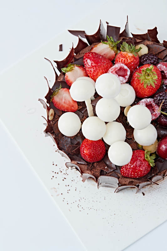 法式鲜果浓香黑森林巧克力生日蛋糕图片