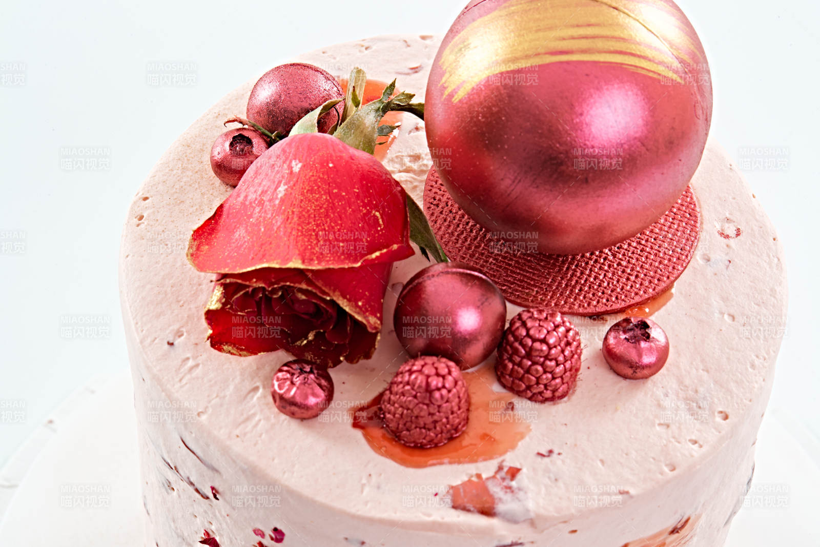 罗马的秘密玫瑰香味乳脂鲜奶婚礼蛋糕图片